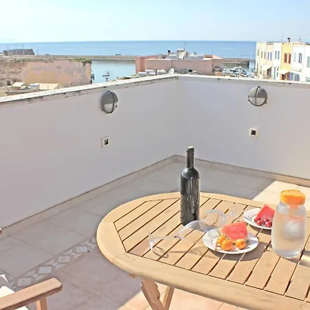 Дом отдыха Luxurious Venetian 3 Floor House In The Old Port