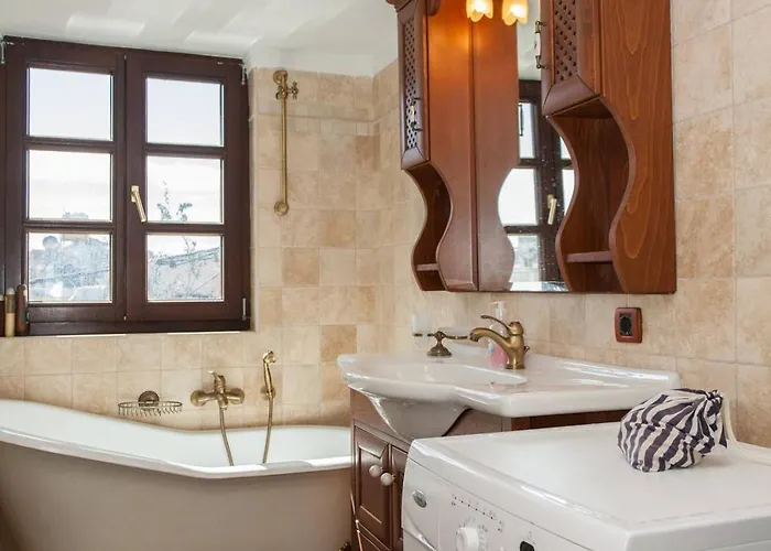 Luxurious Venetian 3 Floor House In The Old Port La Canea