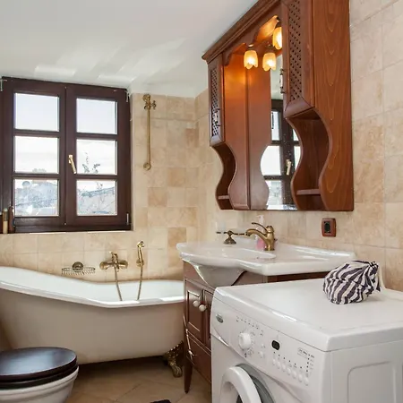Luxurious Venetian 3 Floor House In The Old Port La Canea