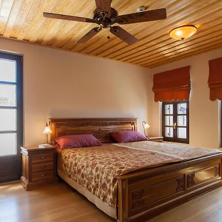 Luxurious Venetian 3 Floor House In The Old Port *